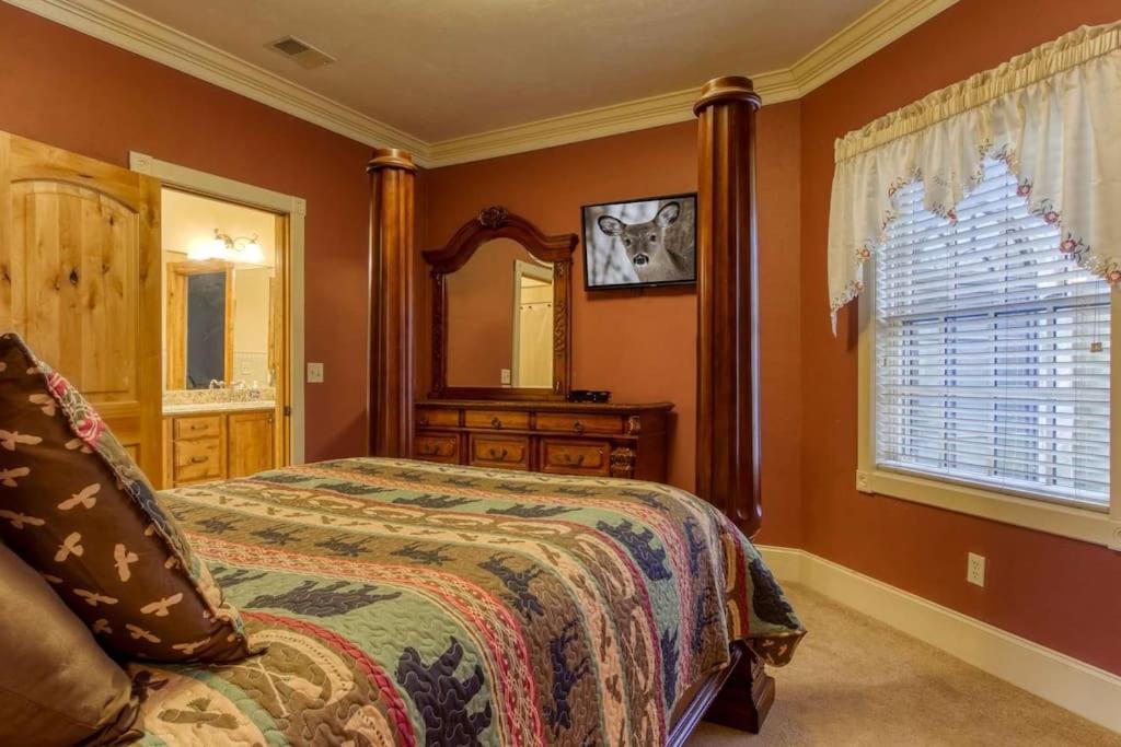 Mountain Bliss: Estate W/ Views~Firepit~Hot Tub~Gburg 5Min~3 Pools Villa Gatlinburg Exterior photo