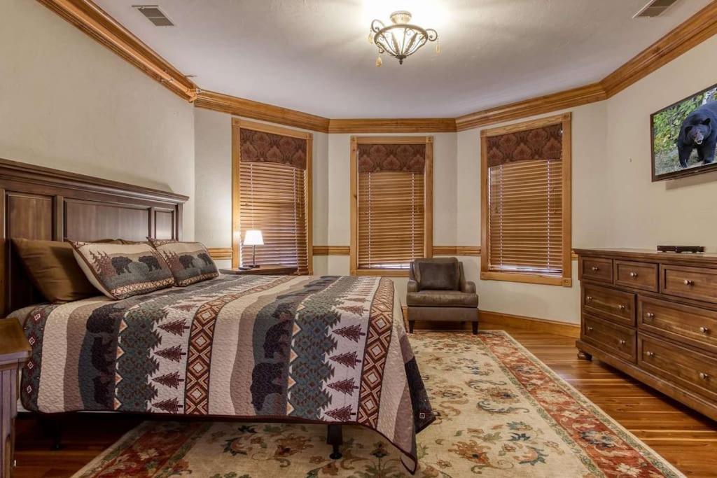 Mountain Bliss: Estate W/ Views~Firepit~Hot Tub~Gburg 5Min~3 Pools Villa Gatlinburg Exterior photo